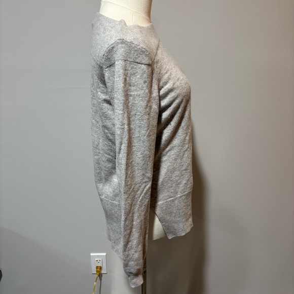 Nanette Lepore Women’s Sweater 100% 2 Ply Cashmere Gray Sz L Soft Luxury Preppy - Picture 3 of 11